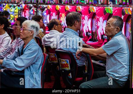 Jeu d'Arcade Pachinko dans Ito, Japon Banque D'Images