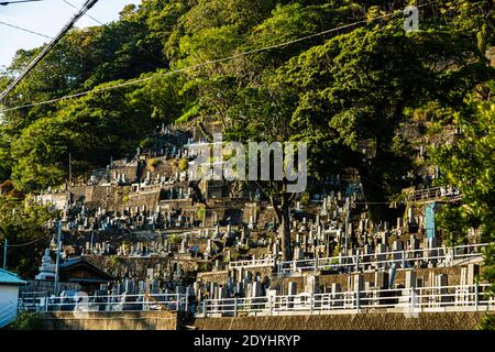 Cimetière dans un espace confiné, Nishiizu-Cho, Japon Banque D'Images