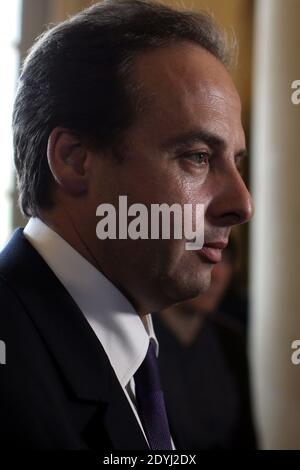 Député UMP et maire de Drancy, Jean-Christophe Lagarde répond aux journalistes dans la salle des quatre colonnes, à l'Assemblée nationale à Paris, le 3 avril 2013. Photo de Stephane Lemouton/ABACAPRESS.COM Banque D'Images