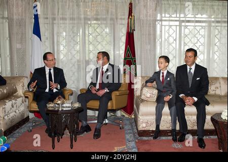 Le roi Mohammed VI du Maroc, le président français François Hollande, le prince héritier Moulay El Hassan et le prince Moulay Rachid au palais du roi à Casablanca, au Maroc, le 3 avril 2013. Le président français François Hollande est en visite de deux jours au Maroc. Photo de David Niviere/Pool/ABACAPRESS.COM Banque D'Images