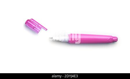 Correcteur de stylo rose sur fond blanc. Photo de haute qualité Banque D'Images