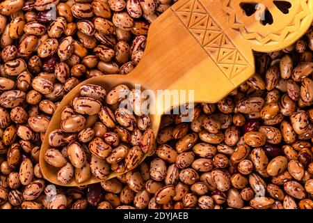 Haricots blancs de Cargamanto, également connu sous le nom de fond et texture de canneberge, Borlotti ou Romano. Vue de dessus. Banque D'Images