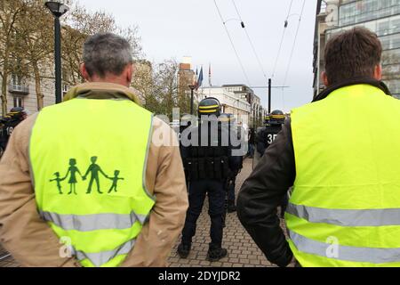 Partisans du mouvement anti-gay du mariage 'la Manif pour tous' (démonstration pour tous!) Présentez-vous le 18 avril 2013 à Nantes, dans l'ouest de la France. Photo de Laetitia Notarianni/ABACAPRESS.COM Banque D'Images