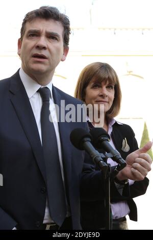 Anne Lauvergeon et Arnaud Montebourg, ministre français de la reprise industrielle, ont récemment nommé à la tête de la commission "innovation 2030" pour la technologie et l'industrie. Ils répondent aux médias du Palais présidentiel de l'Elysée après la commission "innovation 2030" à Paris, le 19 avril 2013. Photo de Stephane Lemouton/ABACAPRESS.COM Banque D'Images