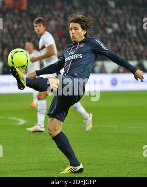 Maxwell du PSG lors du match de football de la première Ligue française PSG vs Nice au stade du Parc des Princes à Paris, en France, le 21 avril 2013. PSG a gagné 3-0. Photo de Christian Liewig/ABACAPRESS.COM Banque D'Images