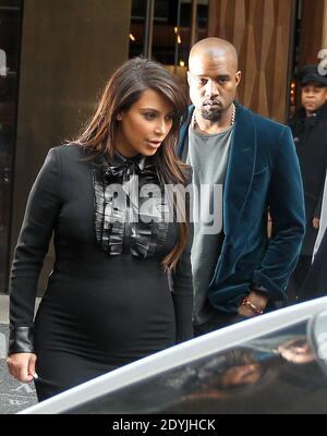 Enceinte Kim Kardashian avec son petit ami Kanye West quittez l'hôtel Trump Soho à New York, NY le 23 avril 2013.photo par Charles Guerin/ABACAPRESS.COM Banque D'Images