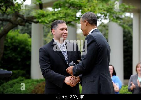 Jeff Charbonneau, professeur de sciences au lycée de Zillah, Washington, reçoit le 63e Prix national de l'enseignant de l'année du président Barack Obama à la Maison Blanche à Washington, DC, Etats-Unis le 23 avril 2013. Photo par Olivier Douliery/ABACAUSA.com Banque D'Images