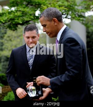 Jeff Charbonneau, professeur de sciences au lycée de Zillah, Washington, reçoit le 63e Prix national de l'enseignant de l'année du président Barack Obama à la Maison Blanche à Washington, DC, Etats-Unis le 23 avril 2013. Photo par Olivier Douliery/ABACAUSA.com Banque D'Images