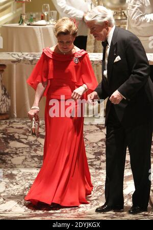 La reine Sonja de Norvège assiste avec Edward Gallagher, président de la Fondation américano-scandinave au dîner de gala du printemps 2013 à l'hôtel Pierre de New York, NY, USA le 26 avril 2013. Photo de Charles Guerin/ABACAPRESS.COM Banque D'Images