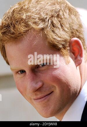 HRH Prince Harry arrive à Capitol Hill pour visiter une exposition de photographie anti-mine par l'organisme caritatif HALO Trust au cours du premier jour de sa visite aux États-Unis au bureau du Sénat Russell à Washington, DC, États-Unis, le 9 mai 2013. Photo par Olivier Douliery/ABACAPRESS.COM Banque D'Images