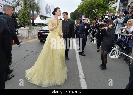 Fan Bing Bing arrive à la projection du film "Jeune et Jolie", réalisé par François Ozon, qui s'est tenu au Palais des Festivals dans le cadre du 66e festival de Cannes, le 16 mai 2013. Photo de Lionel Hahn/ABACAPRESS.COM Banque D'Images