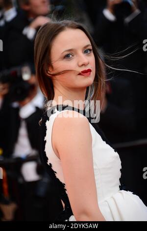 Sara Forestier arrive pour la projection du film 'le passe' au Palais des Festivals dans le cadre du 66e Festival de Cannes, France, le 17 mai 2013. Photo de Nicolas Briquet/ABACAPRESS.COM Banque D'Images
