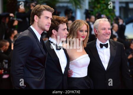 L-R : Liam Hemsworth, Sam Claflin, Jennifer Lawrence, Francis Lawrence arrive pour la projection de 'Jimmy P' le 4ème jour du 66e Festival du film à Cannes, France, le 18 mai 2013. Photo par Ammar Abd Rabbo/ABACAPRESS.COM Banque D'Images