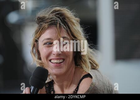 Valeria Bruni-Tedeschi apparaissant sur Canal + TV le Grand Journal lors du 66e Festival de Cannes, France, le 21 mai 2013. Photo d'Alban Wyters/ABACAPRESS.COM Banque D'Images