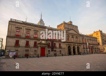 Palacio de Mineria et Museo Manuel Tolsa sur la Calle de Tacuba dans le centre historique de Mexico CDMX, Mexique. Le centre historique de Mexico est une UNESC Banque D'Images