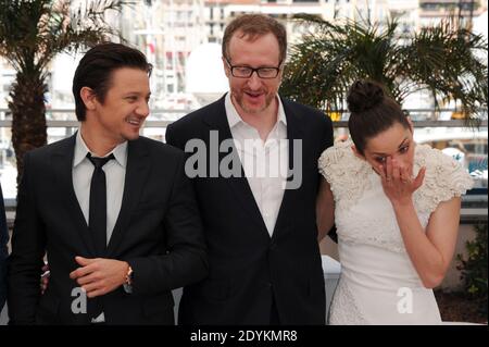 Jeremy Renner, James Gray et Marion Cotillard posent au photocall pour le film l'immigrant qui s'est tenu au Palais des Festivals dans le cadre du 66e festival de Cannes, à Cannes, dans le sud de la France, le 24 mai 2013. Photo d'Aurore Marechal/ABACAPRESS.COM Banque D'Images