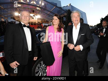 Alain Delon, ministre de la Culture Aurelie Filippetti, arrivant pour un hommage à Alain Delon et la projection "les seuls amoureux laissés en vie" au Palais des Festivals de Cannes, France, le 25 mai 2013, dans le cadre du 66e Festival de Cannes. Photo de Lionel Hahn/ABACAPRESS.COM Banque D'Images