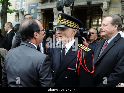 Le président français François Hollande, Bernard Boucault et Philippe Goujon.le président français François Hollande s'exprime lors d'une visite au lycée de Buffon à Paris, en France, le 27 mars 2013. Photo de Jacques Witt/Pool/ABACAPRESS.COM Banque D'Images