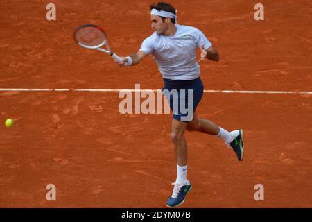 Roger Federer, Suisse, joue le deuxième tour de l'Open de tennis français 2013 au stade Roland-Garros, Paris, France, le 29 mai 2013. Photo de Henri Szwarc/ABACAPRESS.COM Banque D'Images