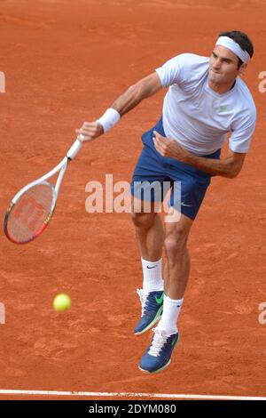 Roger Federer, Suisse, joue le deuxième tour de l'Open de tennis français 2013 au stade Roland-Garros, Paris, France, le 29 mai 2013. Photo de Henri Szwarc/ABACAPRESS.COM Banque D'Images