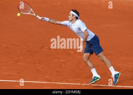 Roger Federer, Suisse, joue le deuxième tour de l'Open de tennis français 2013 au stade Roland-Garros, Paris, France, le 29 mai 2013. Photo de Henri Szwarc/ABACAPRESS.COM Banque D'Images