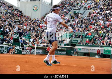 Roger Federer, Suisse, joue le deuxième tour de l'Open de tennis français 2013 au stade Roland-Garros, Paris, France, le 29 mai 2013. Photo de Henri Szwarc/ABACAPRESS.COM Banque D'Images