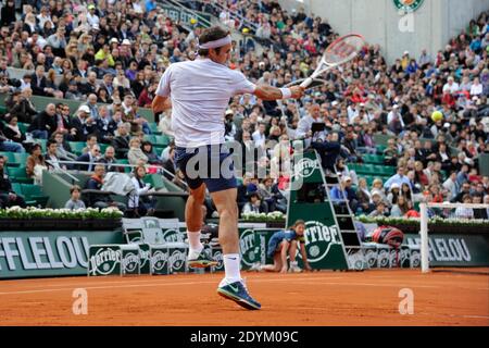 Roger Federer, Suisse, joue le deuxième tour de l'Open de tennis français 2013 au stade Roland-Garros, Paris, France, le 29 mai 2013. Photo de Henri Szwarc/ABACAPRESS.COM Banque D'Images