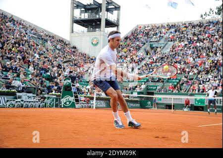 Roger Federer, Suisse, joue le deuxième tour de l'Open de tennis français 2013 au stade Roland-Garros, Paris, France, le 29 mai 2013. Photo de Henri Szwarc/ABACAPRESS.COM Banque D'Images