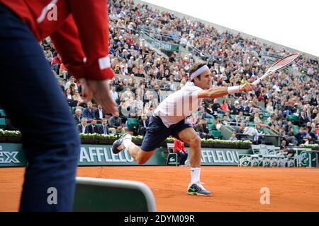 Roger Federer, Suisse, joue le deuxième tour de l'Open de tennis français 2013 au stade Roland-Garros, Paris, France, le 29 mai 2013. Photo de Henri Szwarc/ABACAPRESS.COM Banque D'Images