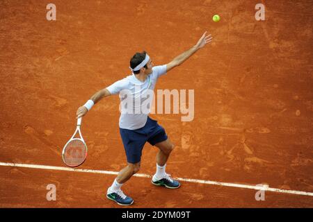 Roger Federer, Suisse, joue le deuxième tour de l'Open de tennis français 2013 au stade Roland-Garros, Paris, France, le 29 mai 2013. Photo de Henri Szwarc/ABACAPRESS.COM Banque D'Images