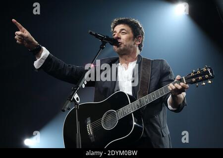 Patrick Bruel joue en direct au Zénith de Paris, France, le 29 mai 2013. Photo de Audrey Poree/ABACAPRESS.COM Banque D'Images