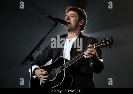 Patrick Bruel joue en direct au Zénith de Paris, France, le 29 mai 2013. Photo de Audrey Poree/ABACAPRESS.COM Banque D'Images