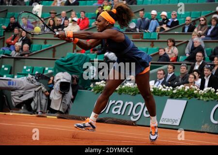 Serena Williams aux Etats-Unis jouant le deuxième tour de l'Open de tennis français 2013 au stade Roland-Garros, Paris, France, le 29 mai 2013. Photo de Henri Szwarc/ABACAPRESS.COM Banque D'Images