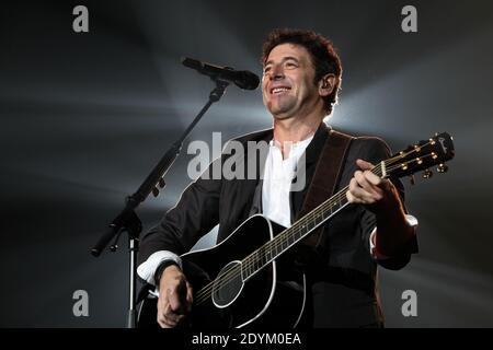 Patrick Bruel joue en direct au Zénith de Paris, France, le 29 mai 2013. Photo de Audrey Poree/ABACAPRESS.COM Banque D'Images