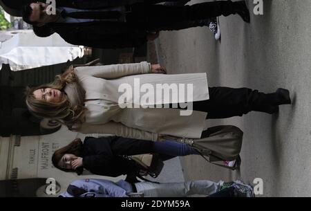 Valérie Trierweiler arrive au service funéraire de Guy Carcassonne au cimetière de Montmartre à Paris, en France, le 3 juin 2013. Photo de Mousse-Wyters/ABACAPRESS.COM Banque D'Images