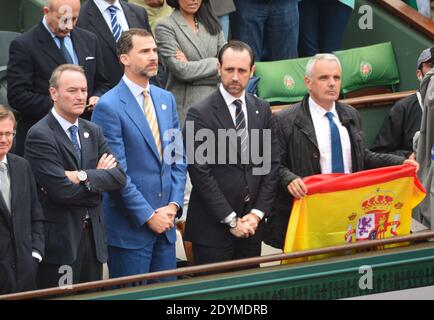 Le prince héritier Felipe d'Espagne regardant Rafael Nadal d'Espagne gagner la finale masculine contre David Ferrer d'Espagne 6-3, 6-2, 6-3 dans l'Open de tennis français 2013 au stade Roland-Garros à Paris, France, le 9 juin 2013. Photo de Jeremy Charriau/ABACAPRESS.COM Banque D'Images