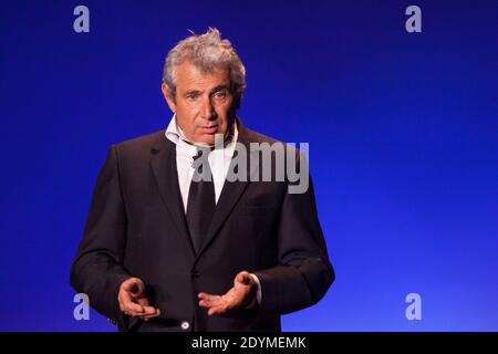 Michel Boujenah se produit sur scène lors de l’événement pour la Tunisie Qu’on aime qui s’est tenu dans la salle de concert l’Olympia à Paris, en France, le 10 juin 2013. Photo de Audrey Poree/ABACAPRESS.COM Banque D'Images