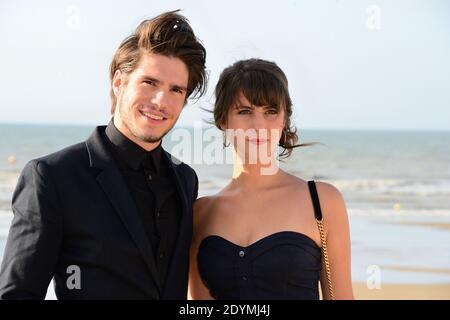 François civil et petite amie posent lors du 27e Festival du film romantique de Cabourg à Cabourg, France, le 15 juin 2013. Photo de Nicolas Briquet/ABACAPRESS.COM Banque D'Images