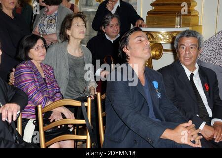 Jane Birkin et la mère de Yvan Attal assistent à la cérémonie d'honneur organisée par le Ministère français des Affaires culturelles au Ministere de la Culture le 19 juin 2013. Photo d'Alban Wyters/ABACAPRESS.COM Banque D'Images