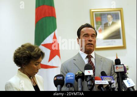 Ancien gouverneur de Californie et président fondateur de l'initiative R20 - régions d'action climatique, Arnold Schwarzenegger parle lors d'une conférence de presse avec le ministre algérien de l'aménagement du territoire et de l'Environnement, Amara Benyounes, à Alger, en Algérie, le 25 juin 2013. Photo par Ammie Louiza/ABACAPRESS.COM Banque D'Images