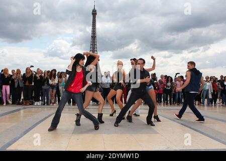 Le jury et les danseurs participent au flashmob danse avec les Stars qui s'est tenu au Trocadéro à Paris, en France, le 25 juin 2013. Photo de Audrey Poree/ABACAPRESS.COM Banque D'Images