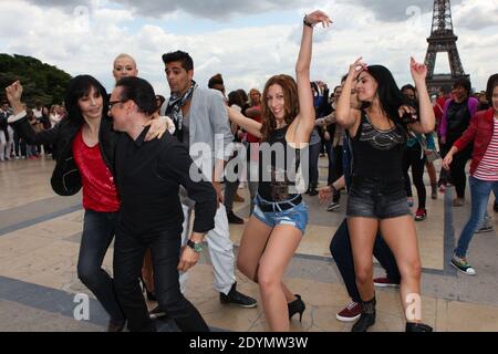 Le jury et les danseurs participent au flashmob danse avec les Stars qui s'est tenu au Trocadéro à Paris, en France, le 25 juin 2013. Photo de Audrey Poree/ABACAPRESS.COM Banque D'Images