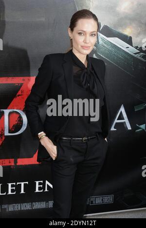 Angelina Jolie assiste à la première française du film 'World War Z' qui s'est tenu au cinéma UGC Normandie à Paris, France, le 03 juin 2013. Photo de Jerome Domine/ABACAPRESS.COM Banque D'Images