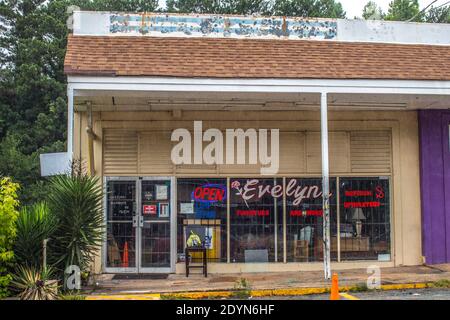 Decatur, GA / USA - 07 07 20: Evelyn est un magasin de meubles urbains Banque D'Images