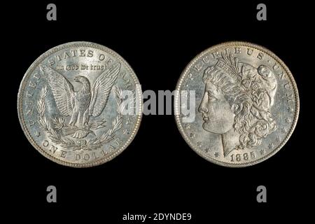 Les deux côtés d'une pièce de 1885 $1 « Liberty Head ». Au dos se trouve un aigle avec des ailes étirées Banque D'Images