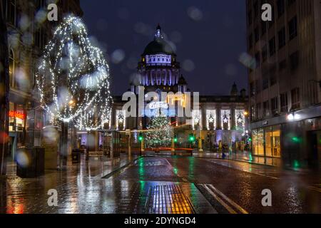 Belfast, Royaume-Uni. 27 décembre 2020. Les rues de Belfast sont pratiquement vides avec l'introduction de la COVID19 verrouillage de six semaines à travers l'Irlande du Nord crédit: Bonzo/Alay Live News Banque D'Images