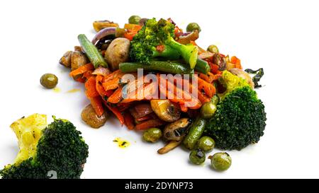 Légumes frits sur fond blanc. Photo de haute qualité Banque D'Images