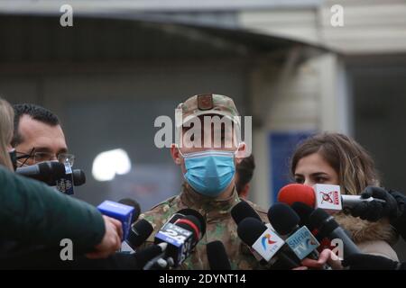 BUCAREST, ROUMANIE - 27 décembre 2020: Le docteur Valeriu Gheorghita, le coordinateur de la campagne nationale de vaccination COVID-19, parle pendant Banque D'Images