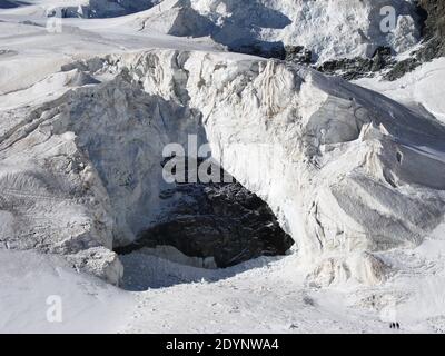 Séracs sur le glacier de la barre des Écrins, dans le massif des Écrins. Alpes Dauphiné. Alpes du Sud-Ouest. France. Europe. Banque D'Images