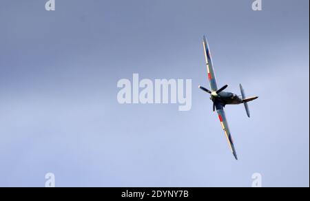 Vintage Supermarine Spitfire MK VC G-AWII 'AR501' avion en vol. Banque D'Images